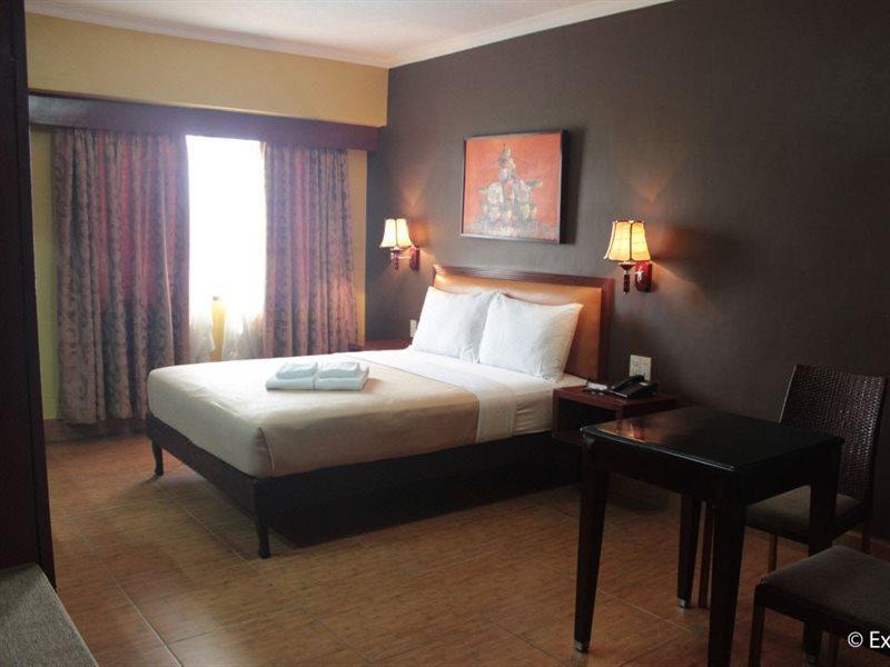 Pamulinawen Hotel Laoag Ngoại thất bức ảnh