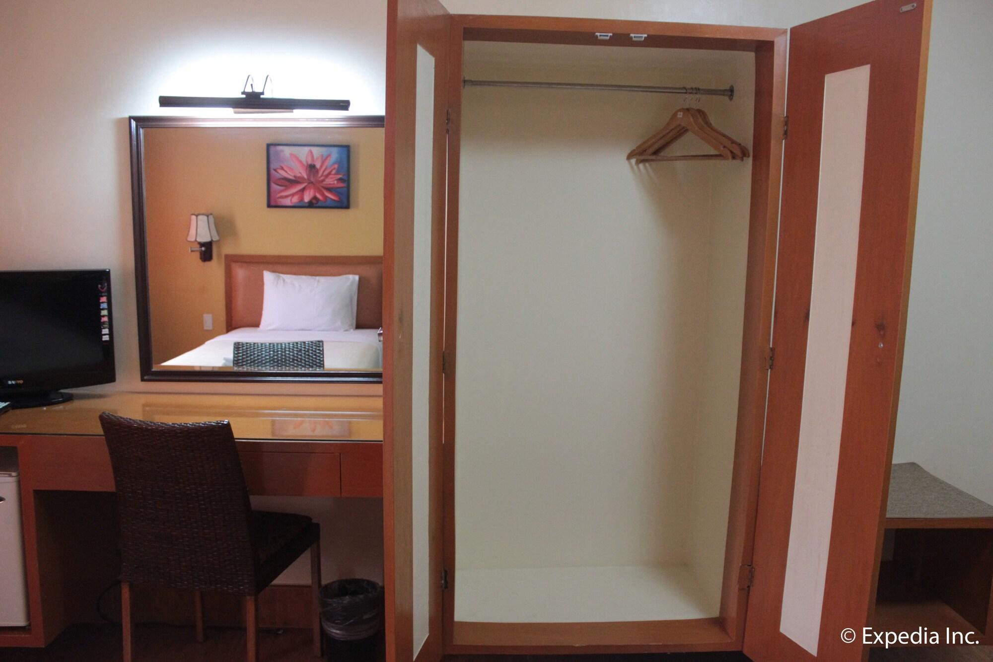 Pamulinawen Hotel Laoag Ngoại thất bức ảnh