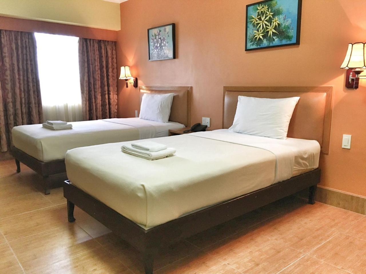 Pamulinawen Hotel Laoag Ngoại thất bức ảnh